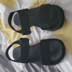 Sketchers sandals